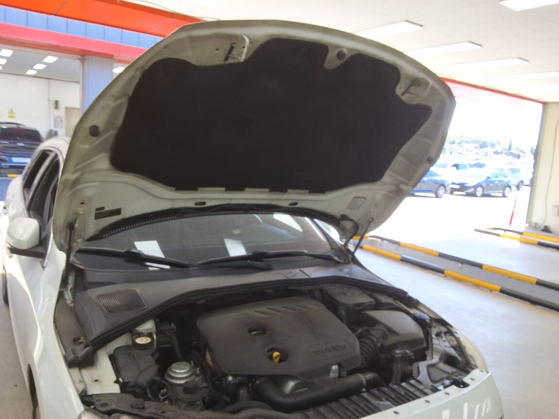 VOLVO V60 D2 2015 - zdjęcie 18