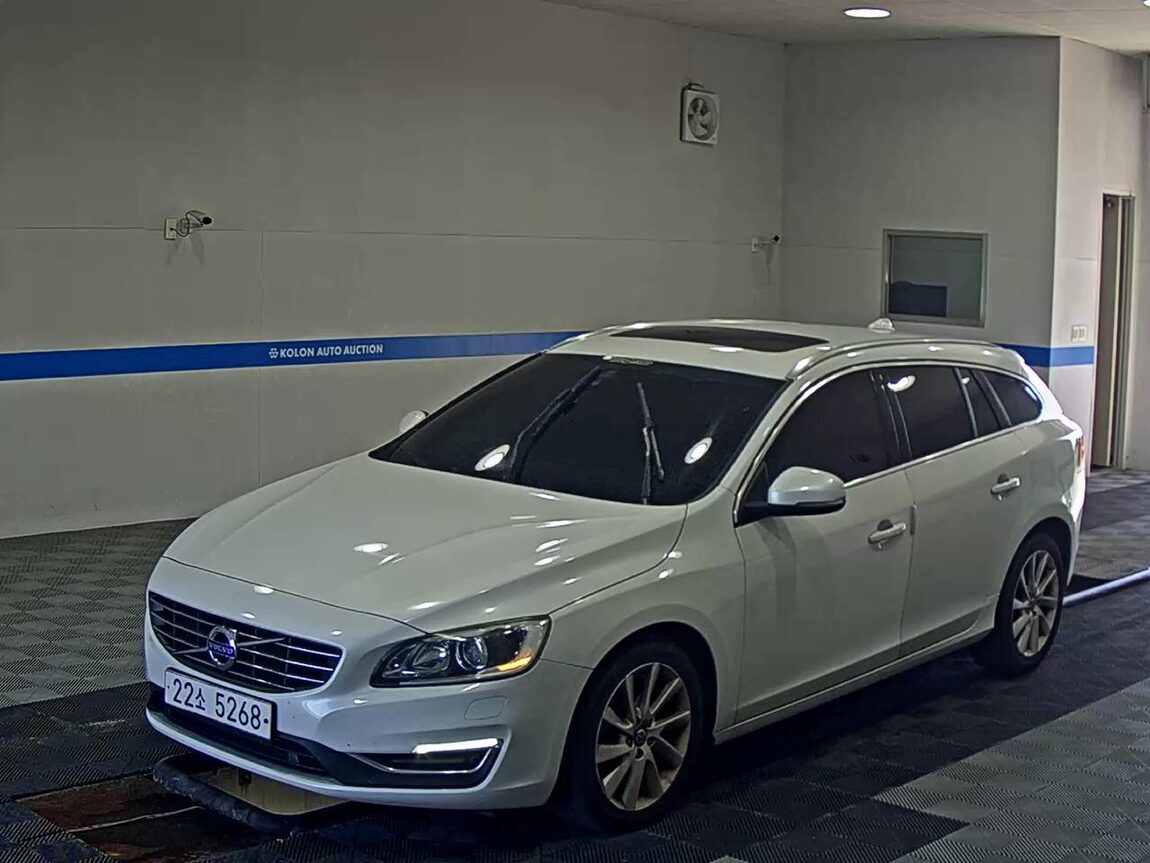 VOLVO V60 D2 2015 - zdjęcie 2