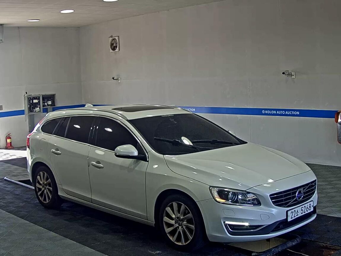 VOLVO V60 D2 2015 - zdjęcie 3