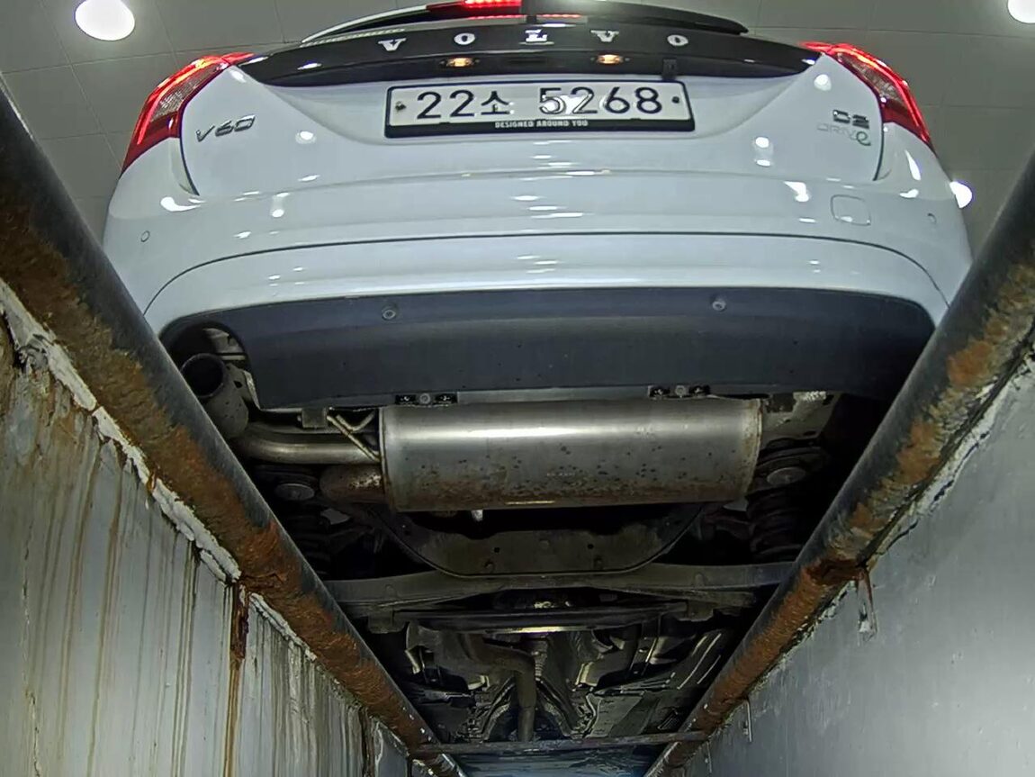 VOLVO V60 D2 2015 - zdjęcie 8