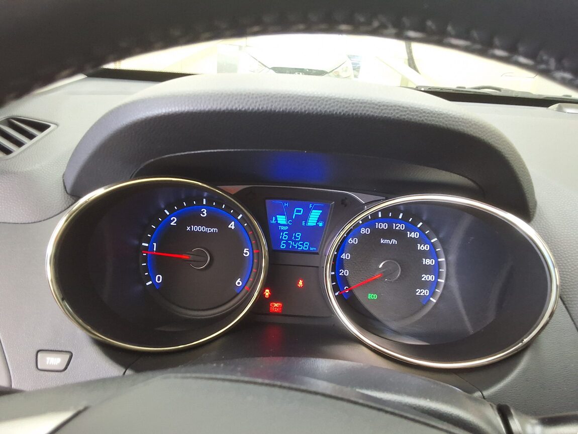 HYUNDAI TUCSON ix DIESEL R20 2WD LX20 SMART PACK 2011 - zdjęcie 10