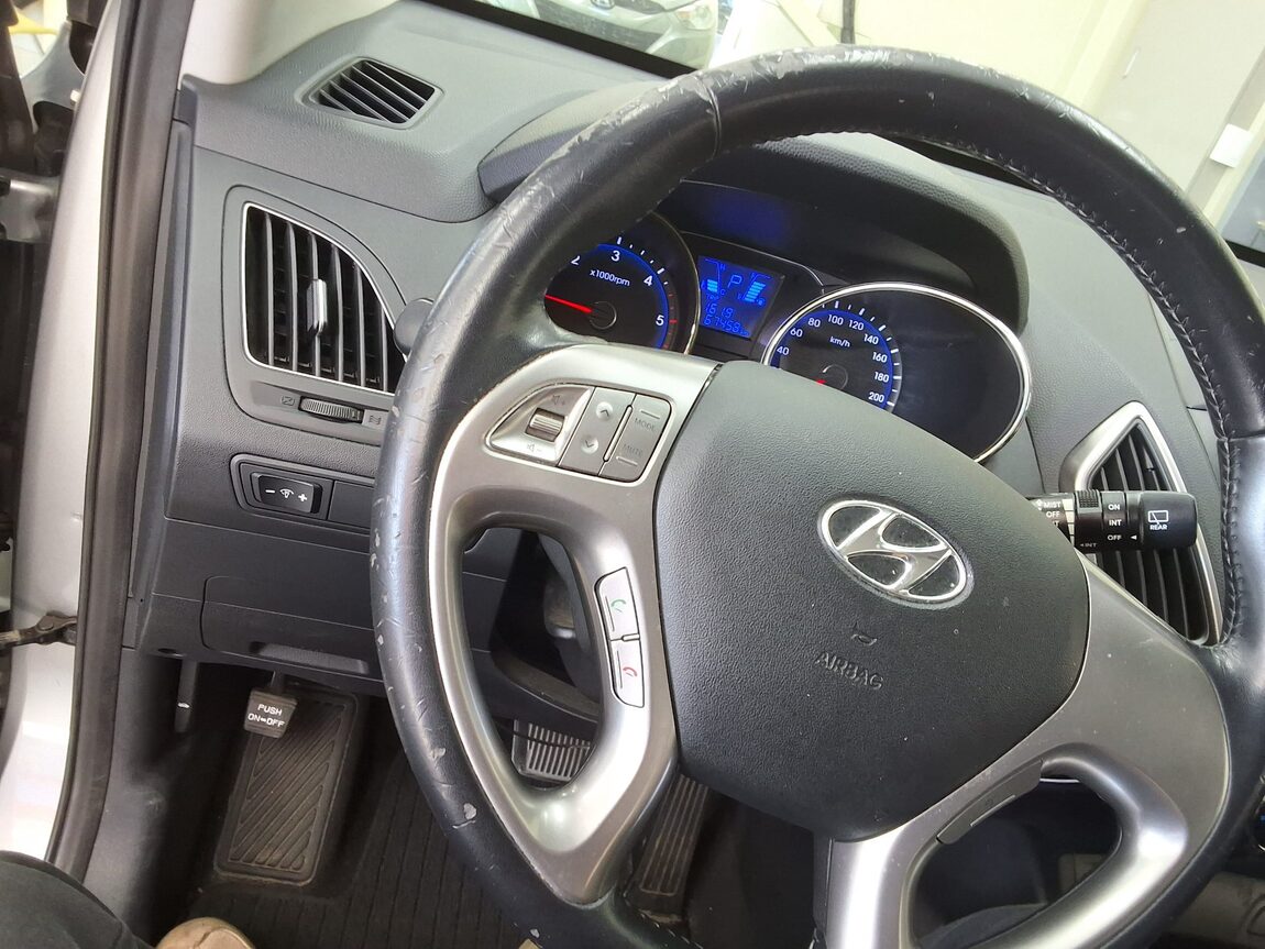 HYUNDAI TUCSON ix DIESEL R20 2WD LX20 SMART PACK 2011 - zdjęcie 23