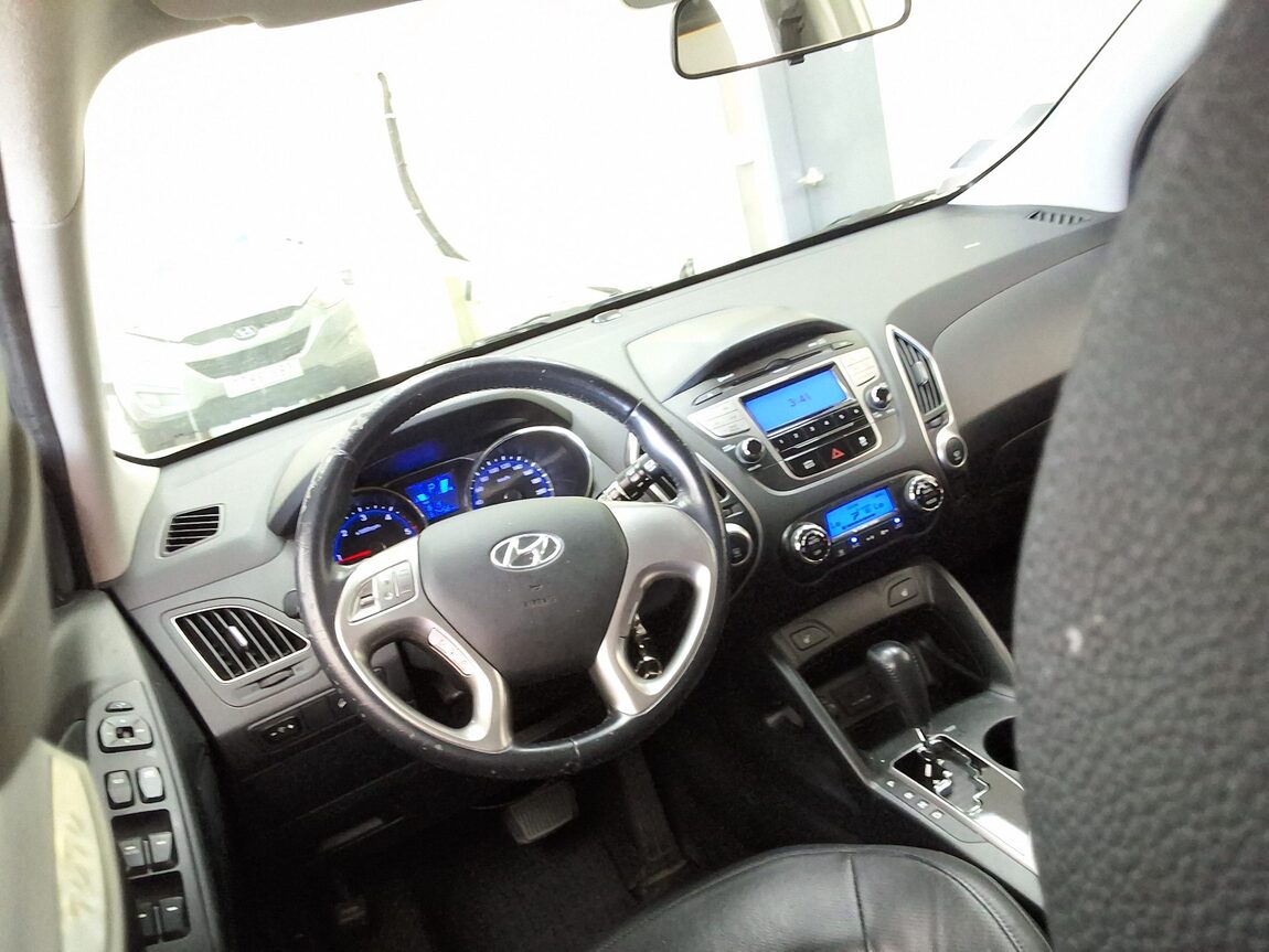 HYUNDAI TUCSON ix DIESEL R20 2WD LX20 SMART PACK 2011 - zdjęcie 12