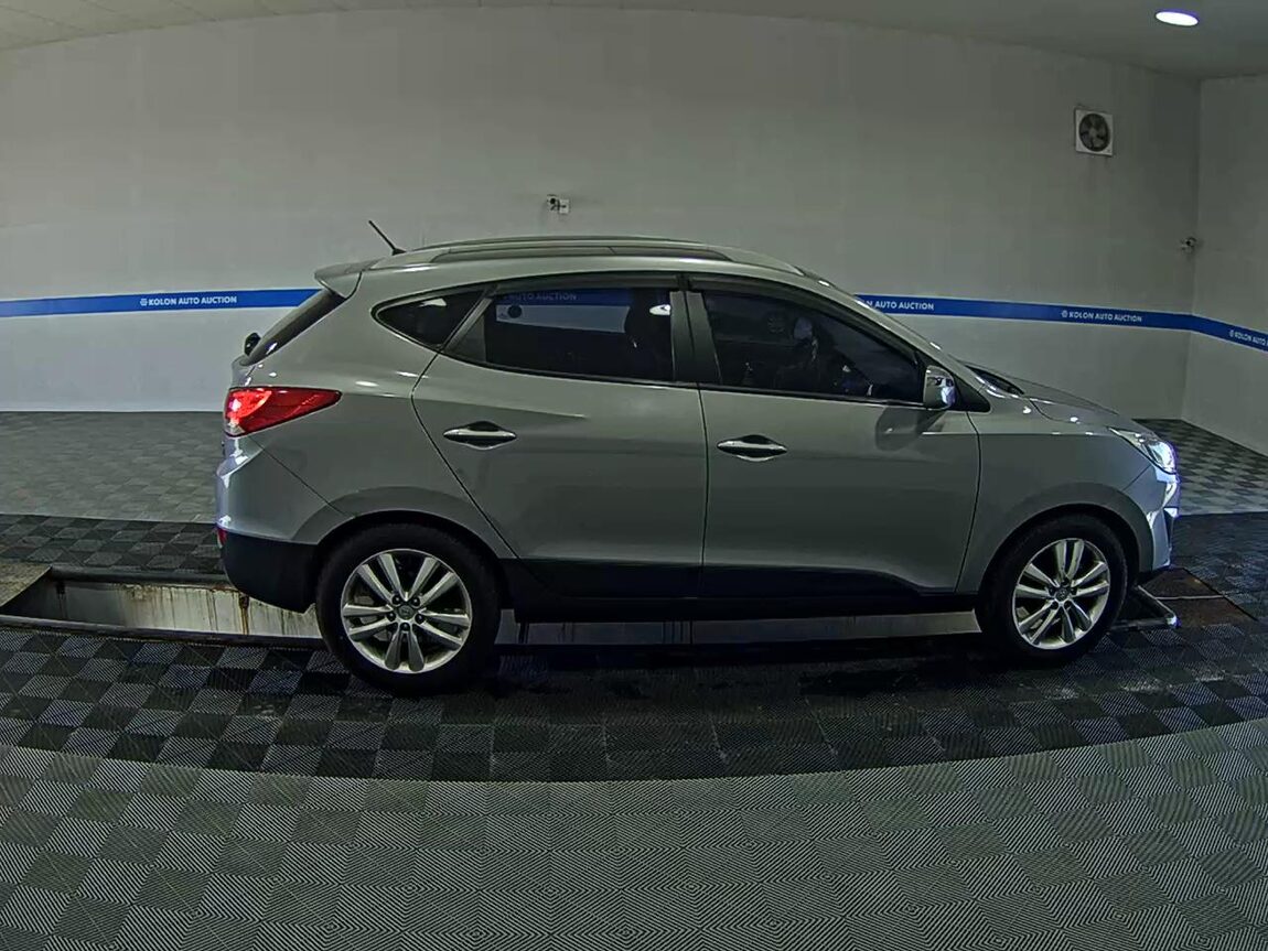 HYUNDAI TUCSON ix DIESEL R20 2WD LX20 SMART PACK 2011 - zdjęcie 4