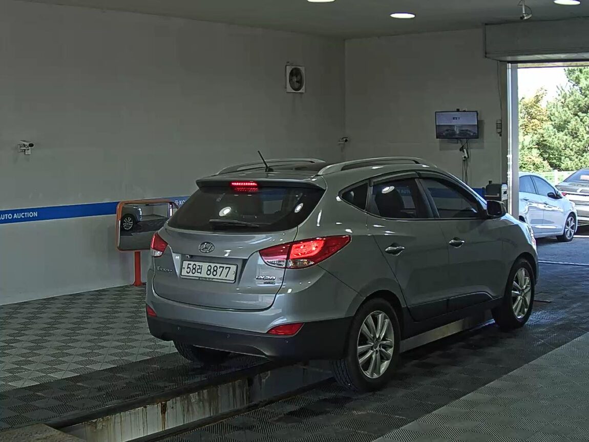 HYUNDAI TUCSON ix DIESEL R20 2WD LX20 SMART PACK 2011 - zdjęcie 5