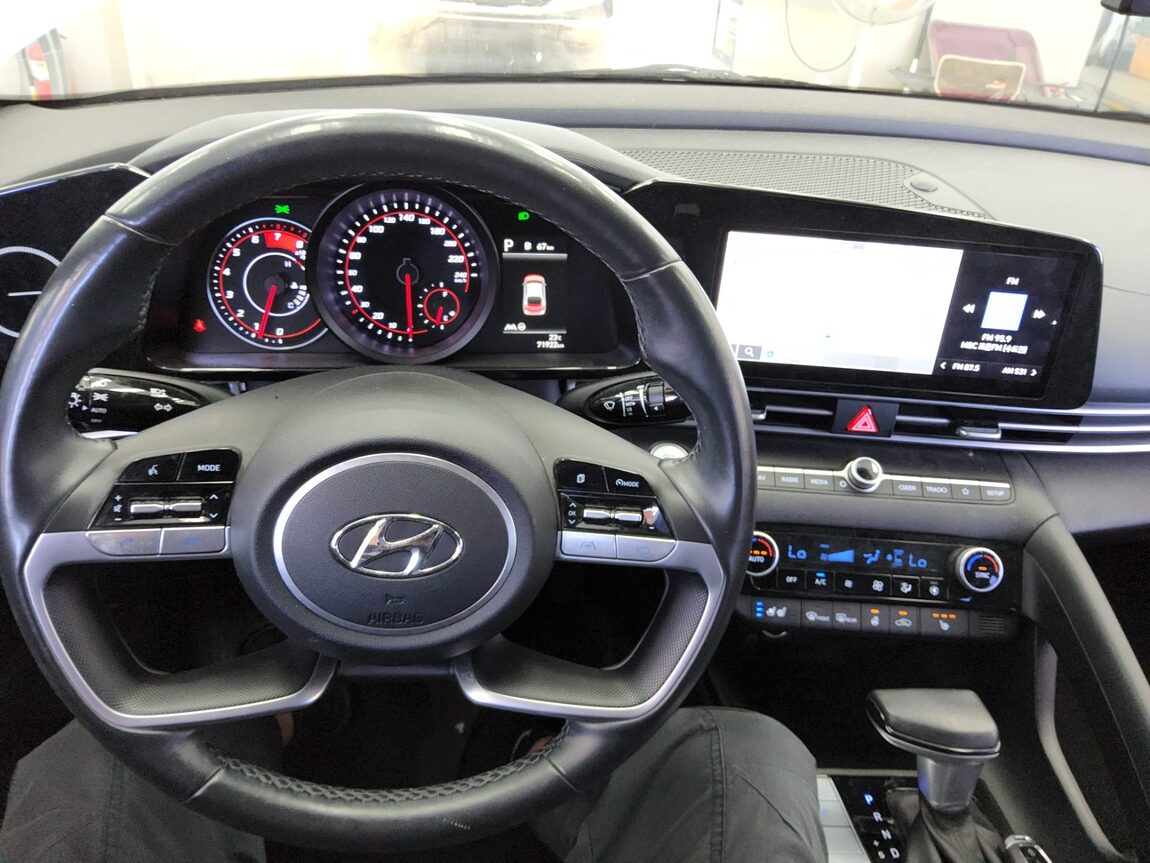 HYUNDAI AVANTE (CN7) 1.6 GASOLINE MODERN 2021 - zdjęcie 17