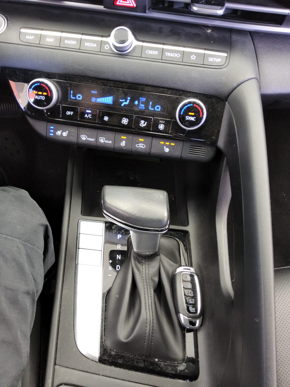 HYUNDAI AVANTE (CN7) 1.6 GASOLINE MODERN 2021 - zdjęcie 19