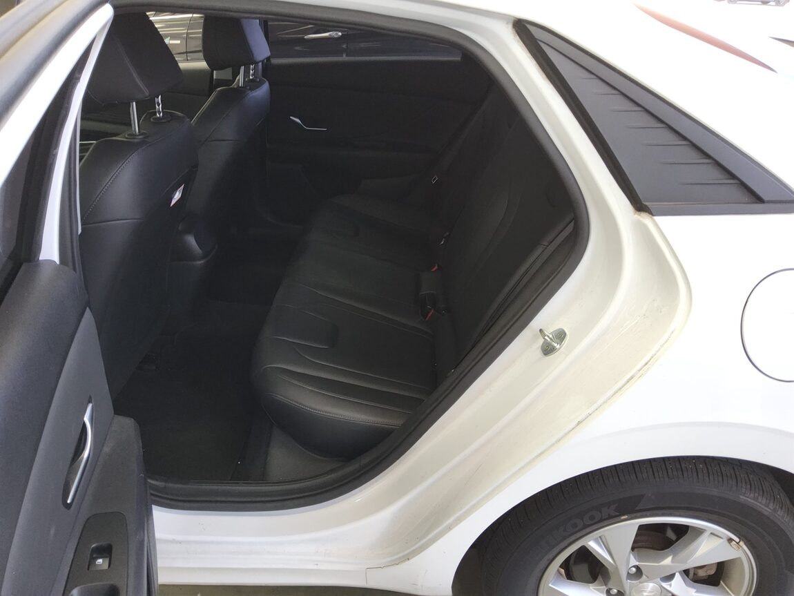 HYUNDAI AVANTE (CN7) 1.6 GASOLINE MODERN 2021 - zdjęcie 12