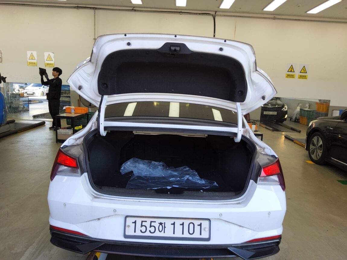 HYUNDAI AVANTE (CN7) 1.6 GASOLINE MODERN 2021 - zdjęcie 15