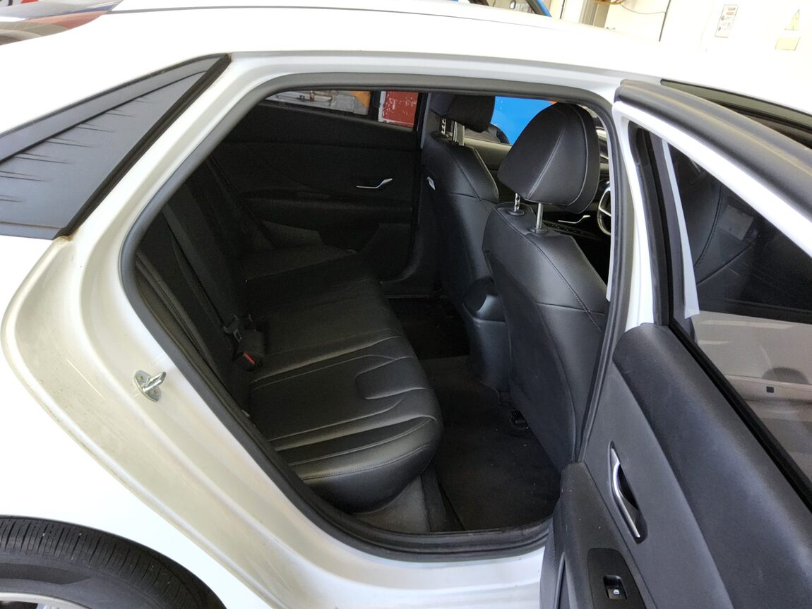 HYUNDAI AVANTE (CN7) 1.6 GASOLINE MODERN 2021 - zdjęcie 13