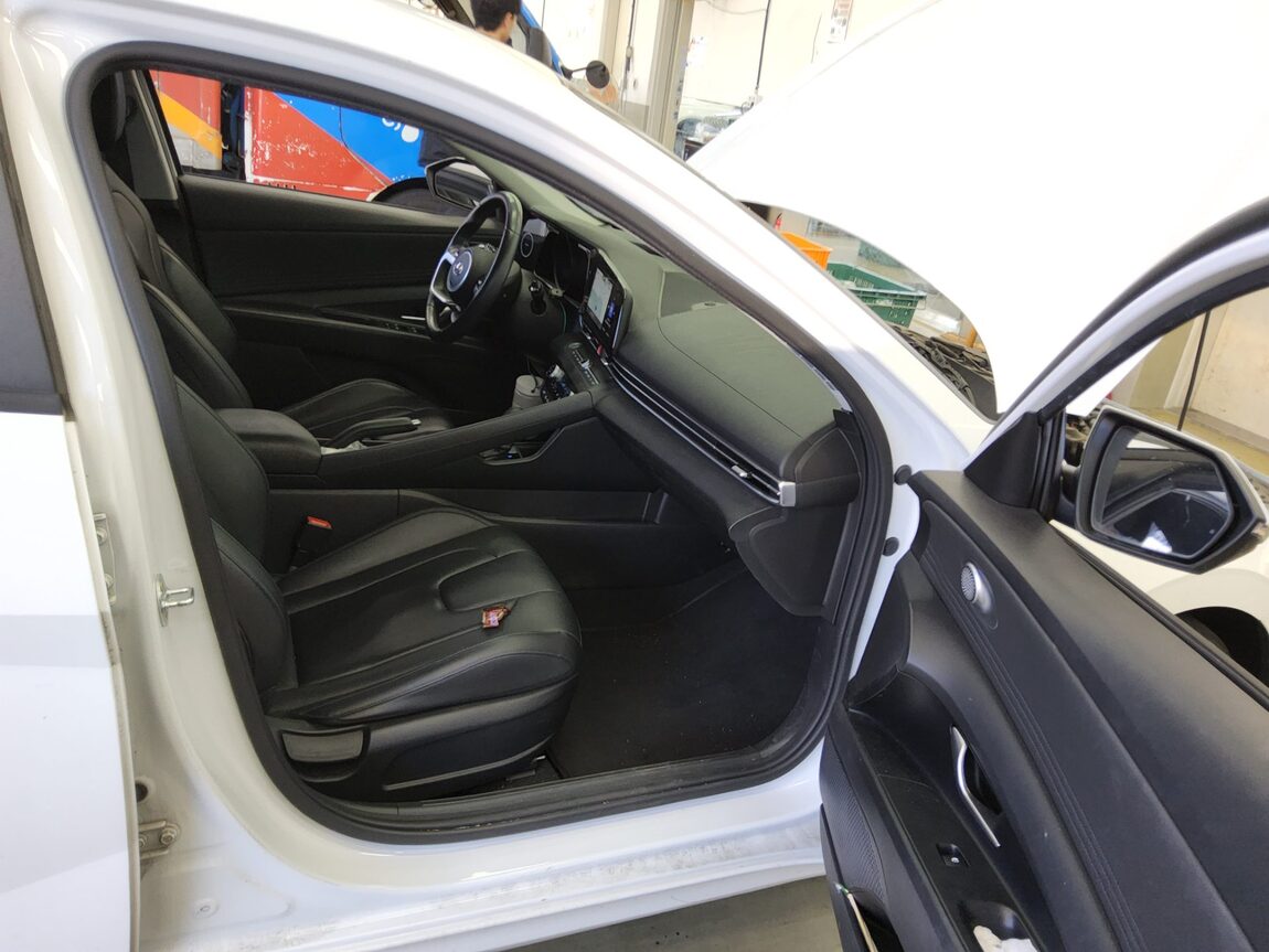 HYUNDAI AVANTE (CN7) 1.6 GASOLINE MODERN 2021 - zdjęcie 14