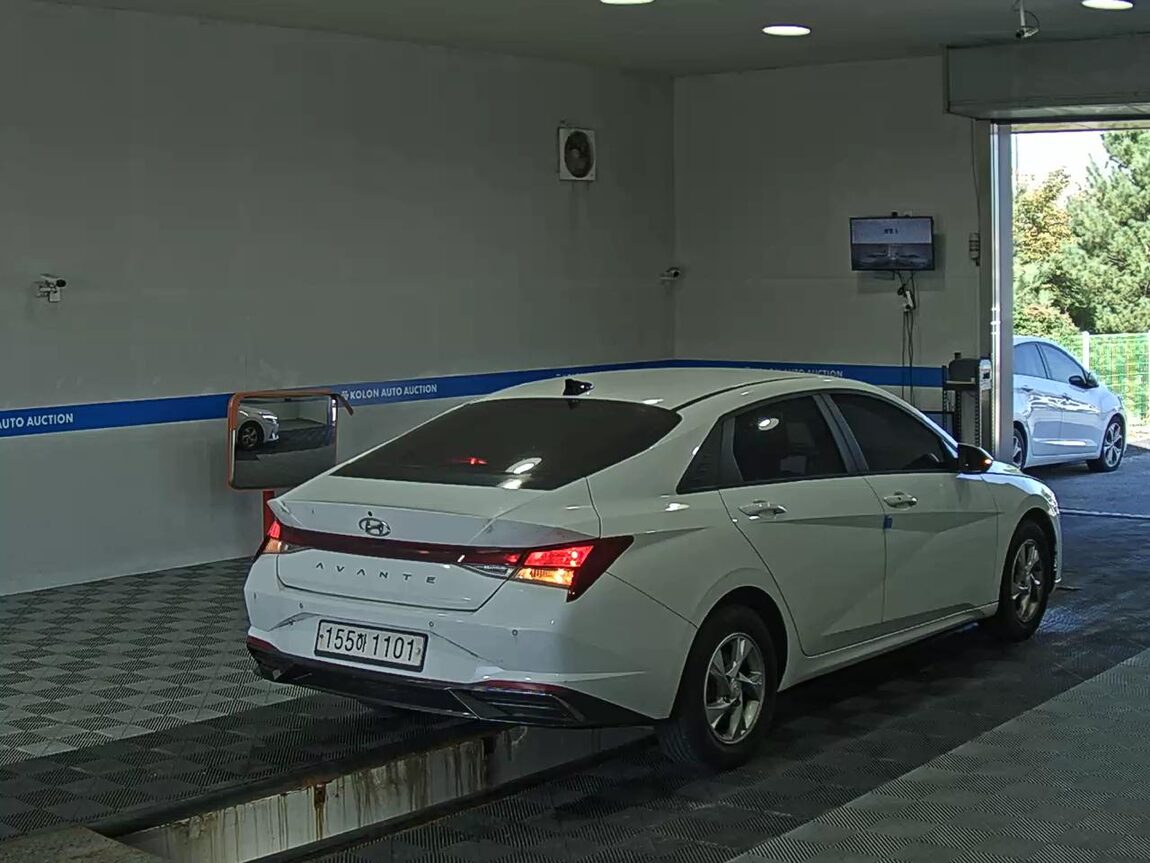 HYUNDAI AVANTE (CN7) 1.6 GASOLINE MODERN 2021 - zdjęcie 5