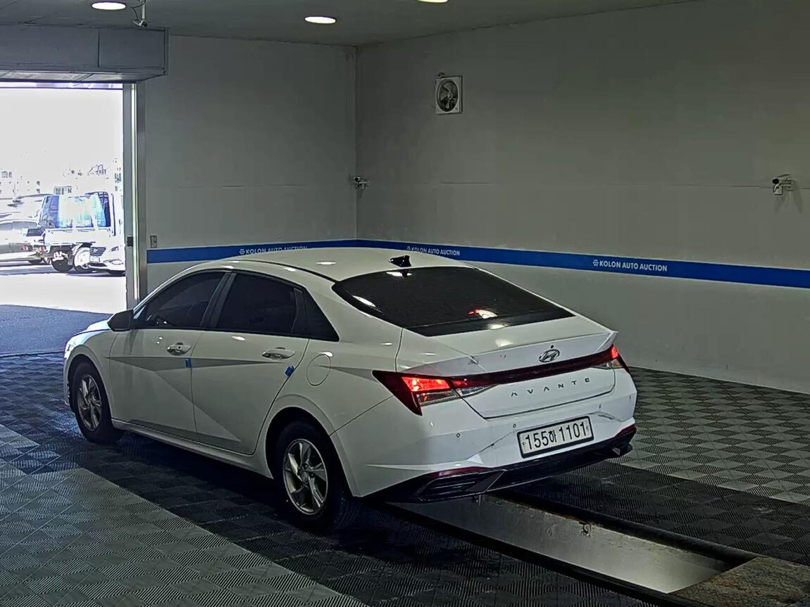 HYUNDAI AVANTE (CN7) 1.6 GASOLINE MODERN 2021 - zdjęcie 6