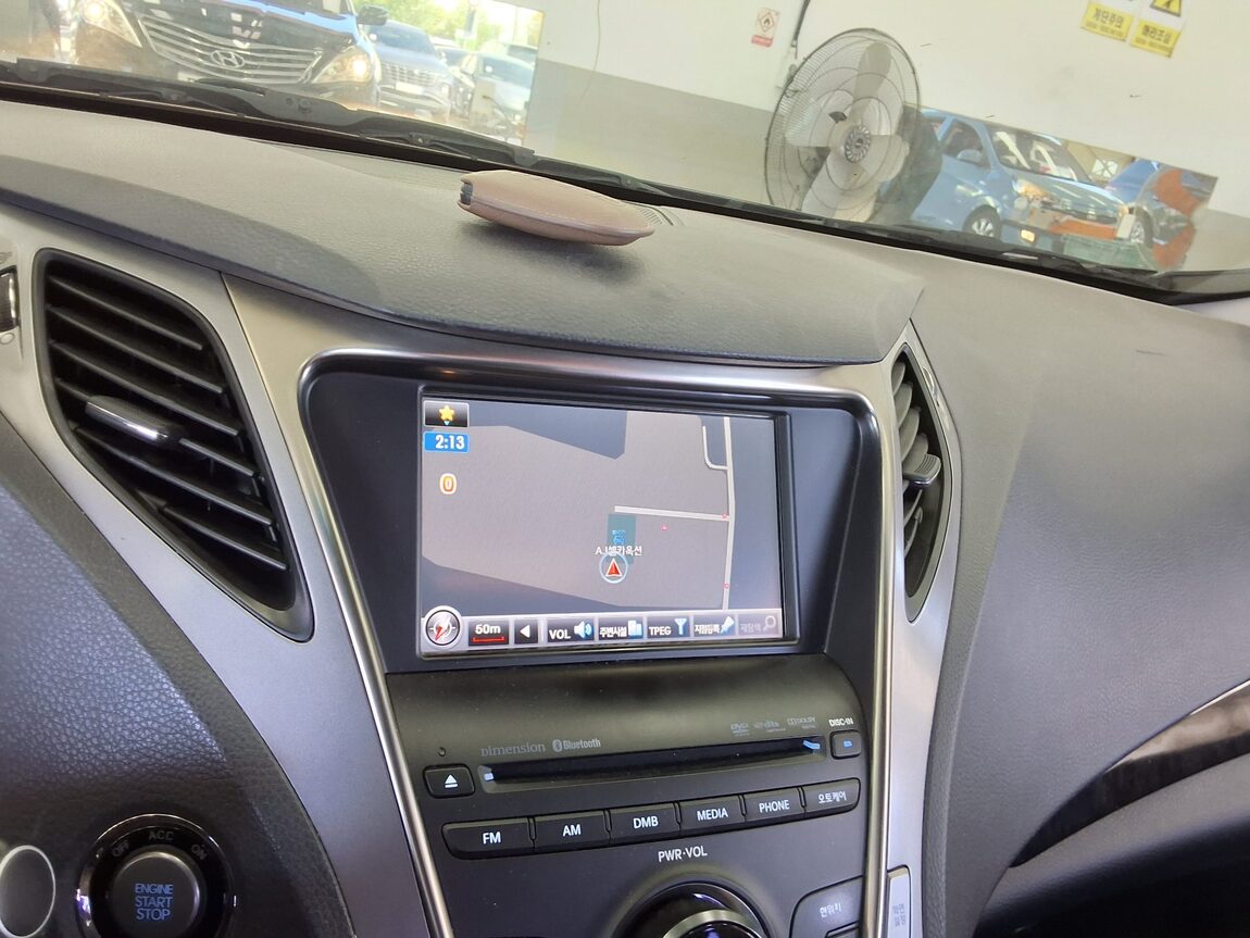 HYUNDAI GRANDEUR HG HG 240 LUXURY 2012 - zdjęcie 18