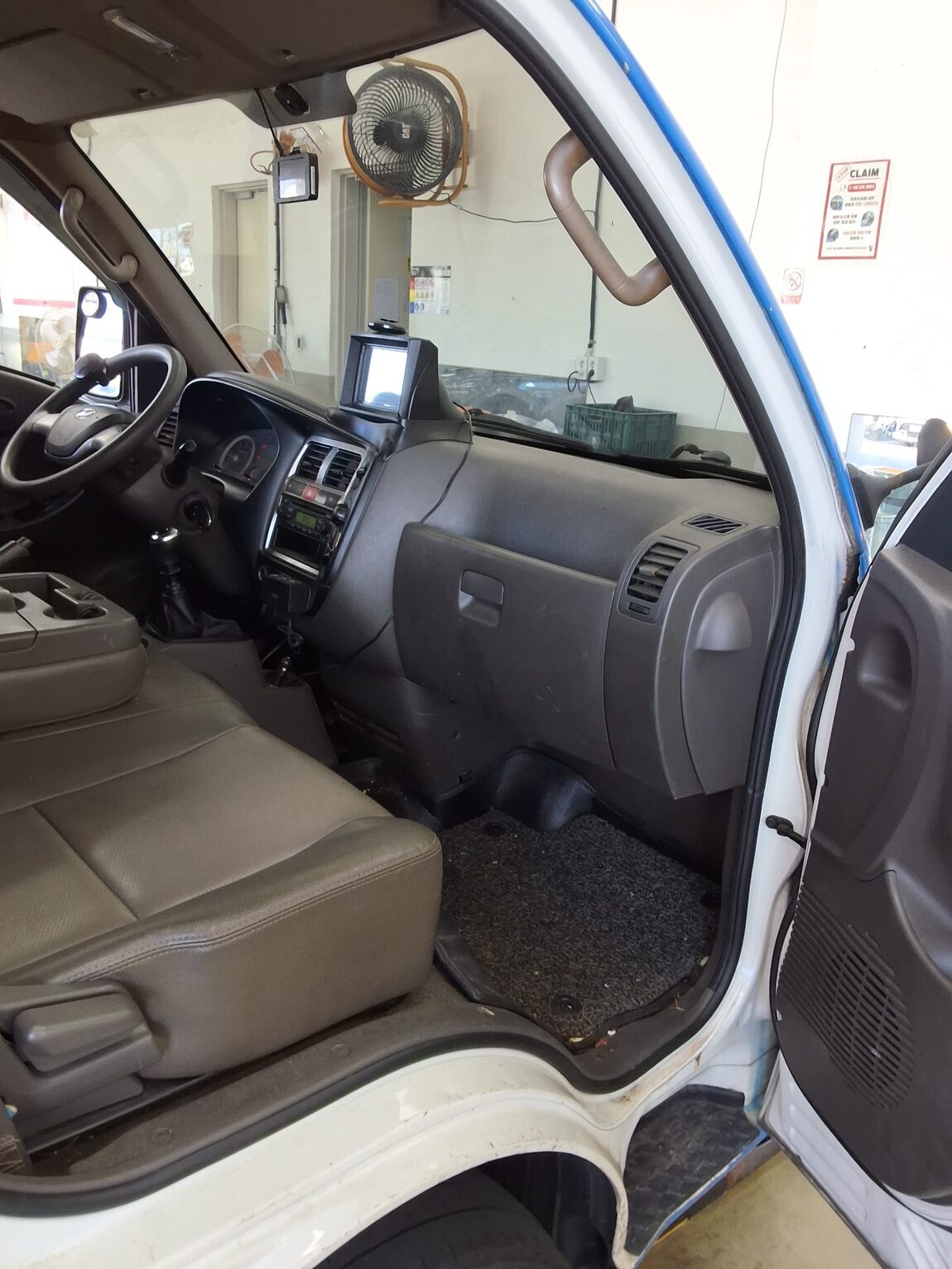 HYUNDAI PORTER II HIGH-ROOF BUILT-IN BOX TRUCK SUPER CAB 2015 - zdjęcie 12