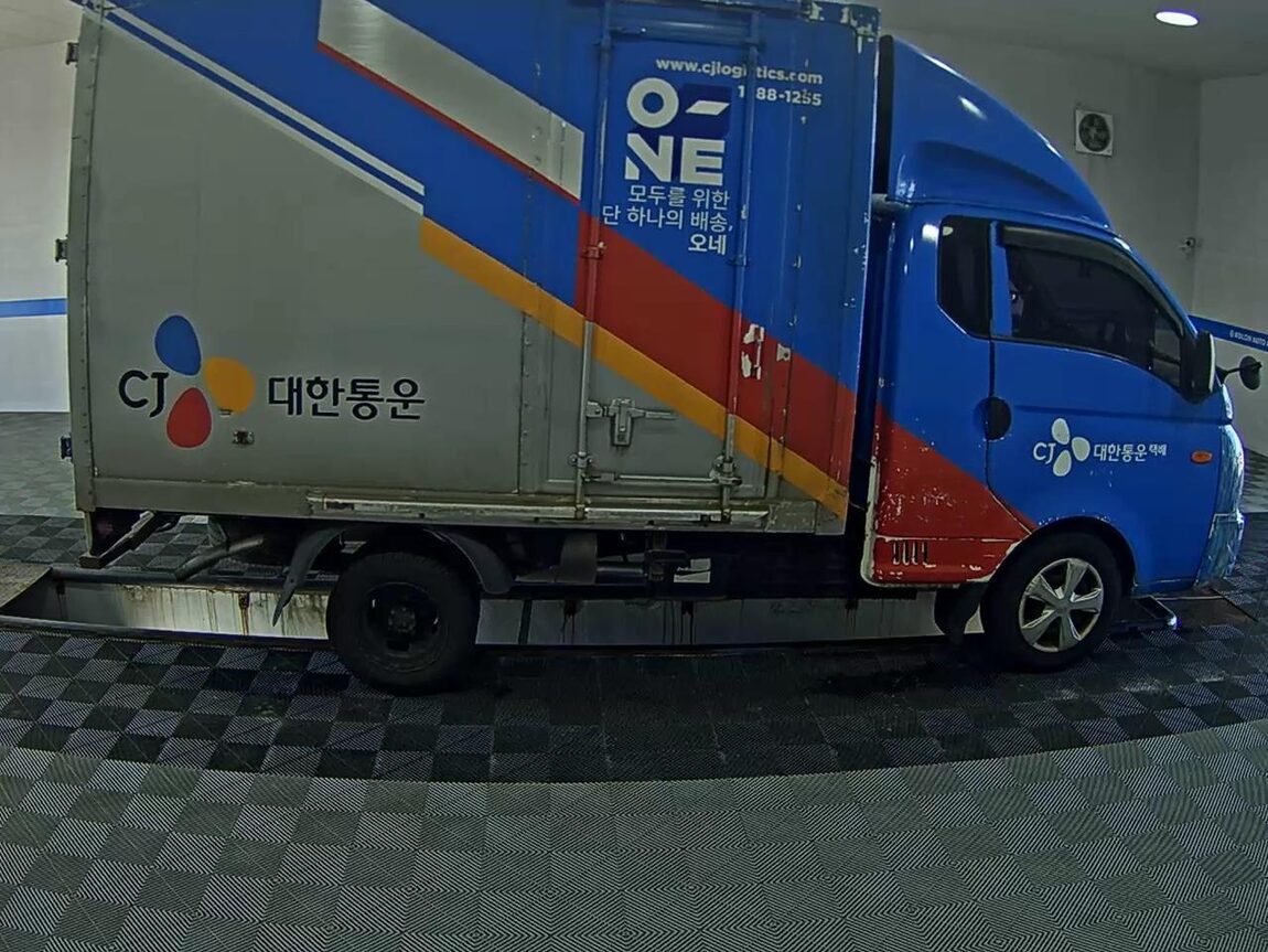 HYUNDAI PORTER II HIGH-ROOF BUILT-IN BOX TRUCK SUPER CAB 2015 - zdjęcie 4