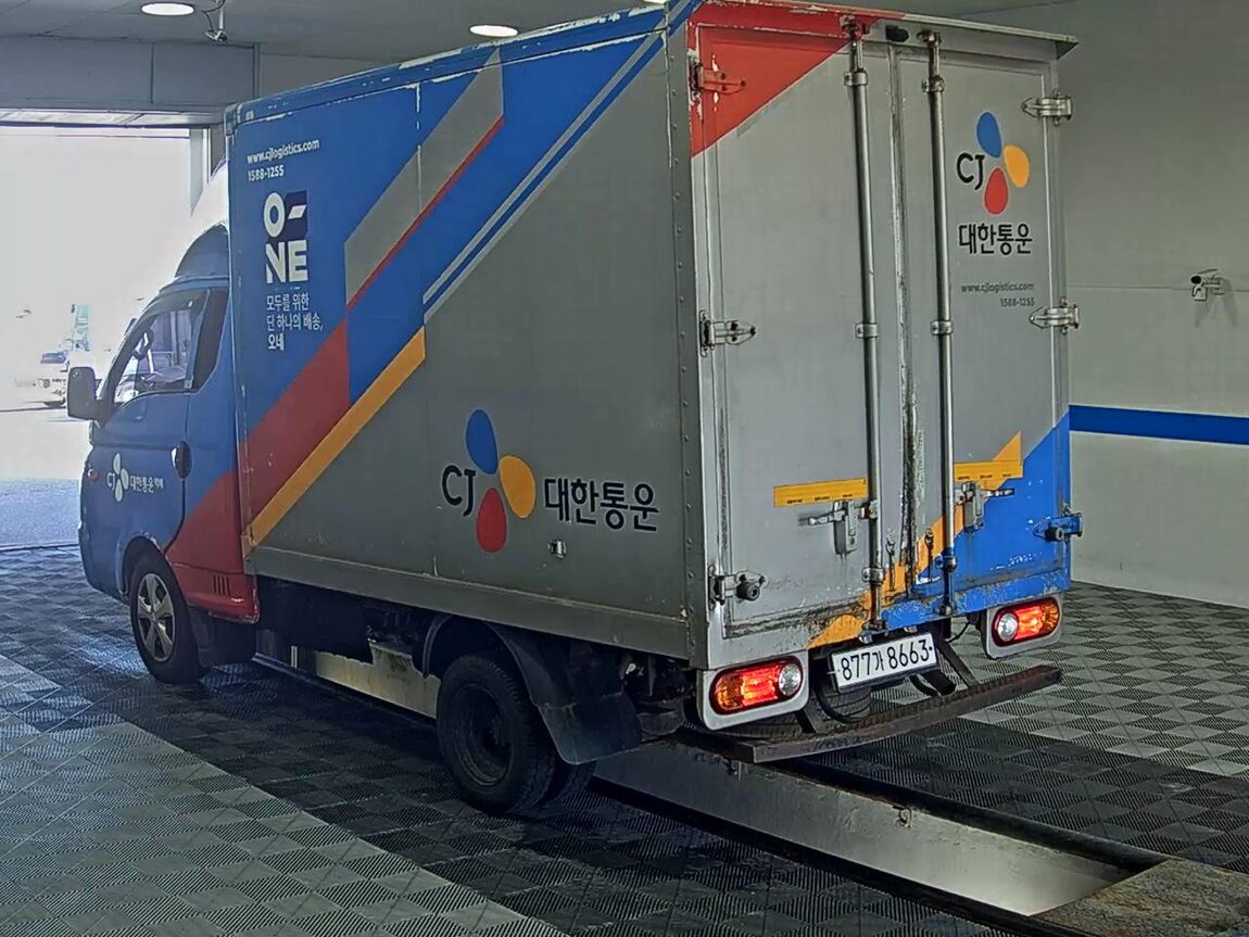 HYUNDAI PORTER II HIGH-ROOF BUILT-IN BOX TRUCK SUPER CAB 2015 - zdjęcie 6