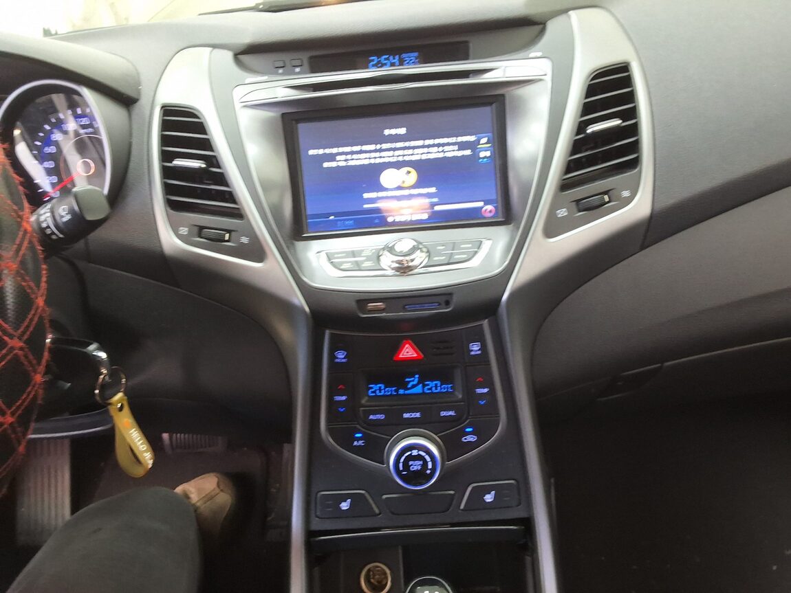HYUNDAI THE NEW AVANTE MD 1.6 VGT SMART 2014 - zdjęcie 24