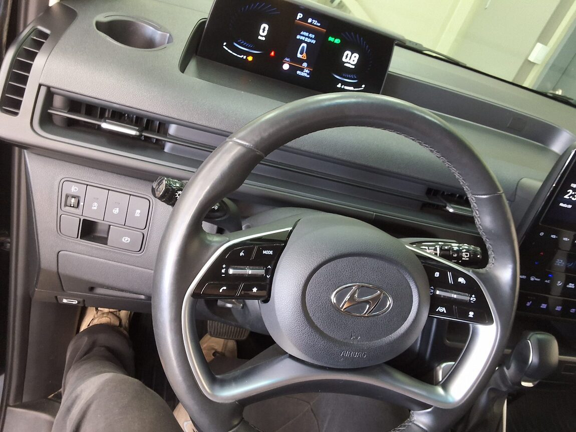 HYUNDAI STARIA 2.2 DIESEL TOURER 11-SEATER 2WD MODERN 2023 - zdjęcie 22