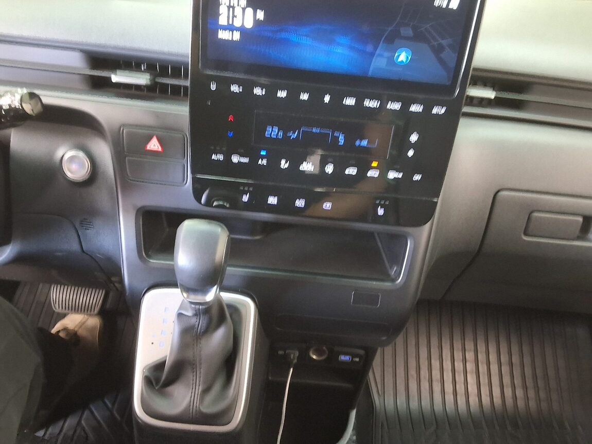 HYUNDAI STARIA 2.2 DIESEL TOURER 11-SEATER 2WD MODERN 2023 - zdjęcie 23