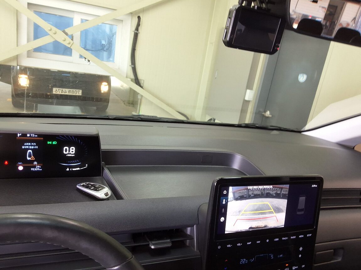 HYUNDAI STARIA 2.2 DIESEL TOURER 11-SEATER 2WD MODERN 2023 - zdjęcie 24