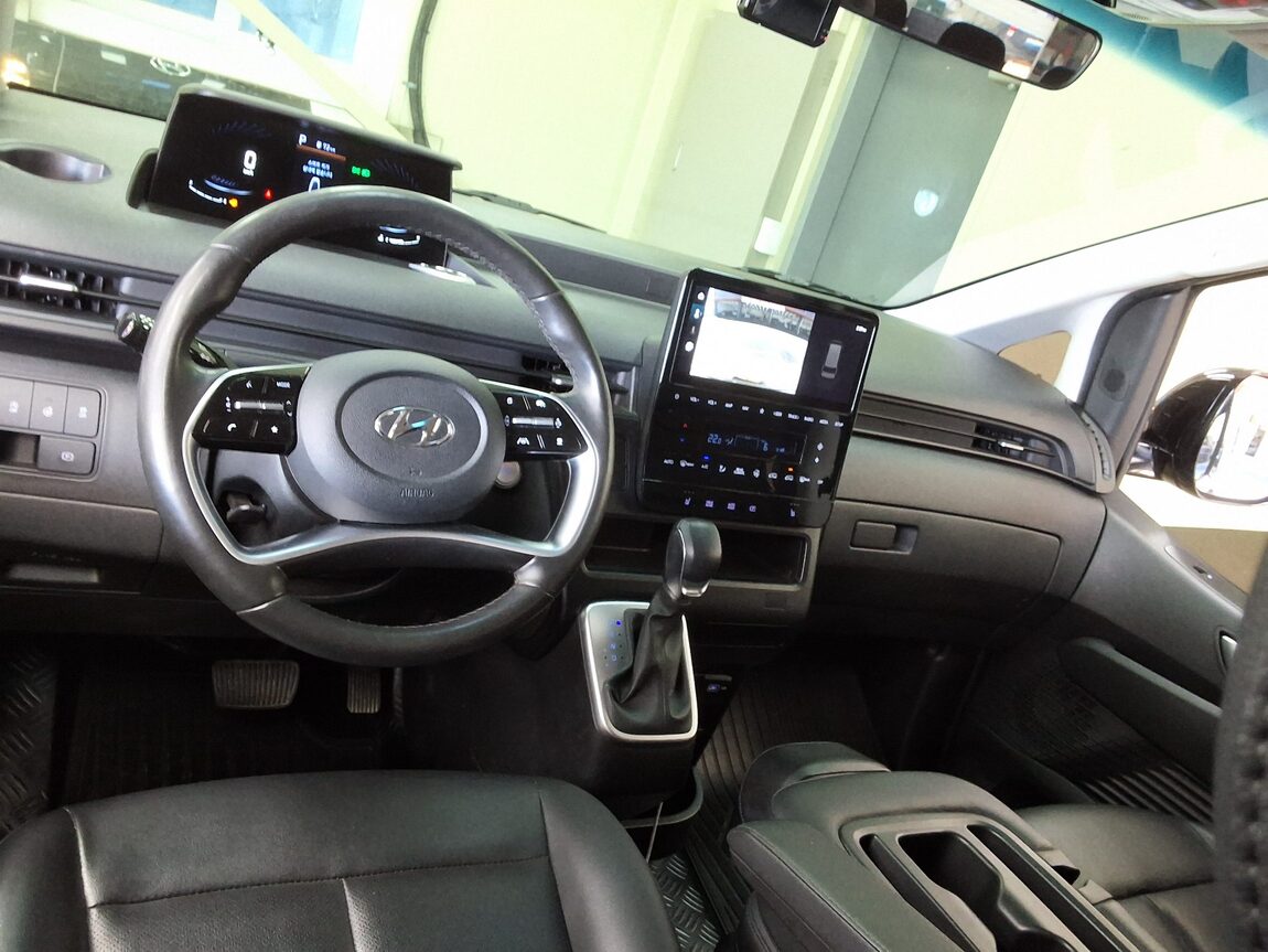HYUNDAI STARIA 2.2 DIESEL TOURER 11-SEATER 2WD MODERN 2023 - zdjęcie 12