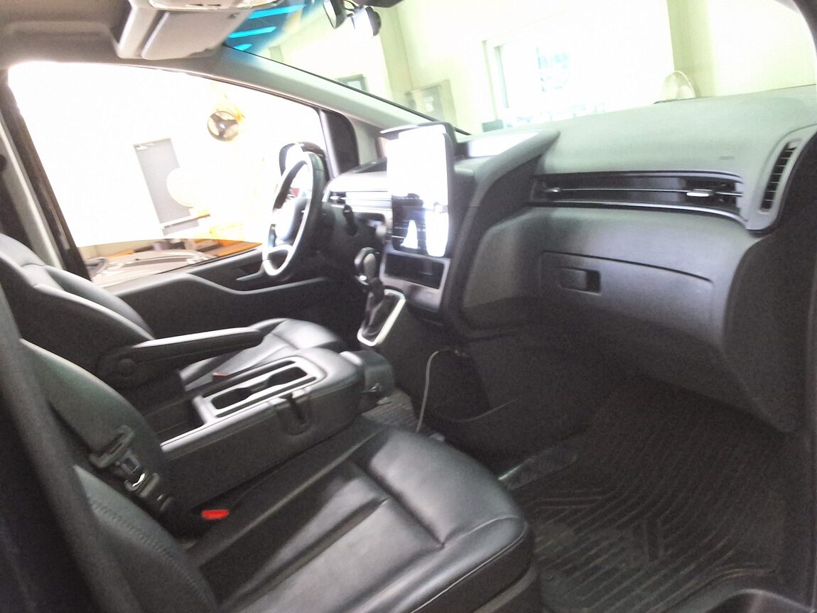 HYUNDAI STARIA 2.2 DIESEL TOURER 11-SEATER 2WD MODERN 2023 - zdjęcie 15