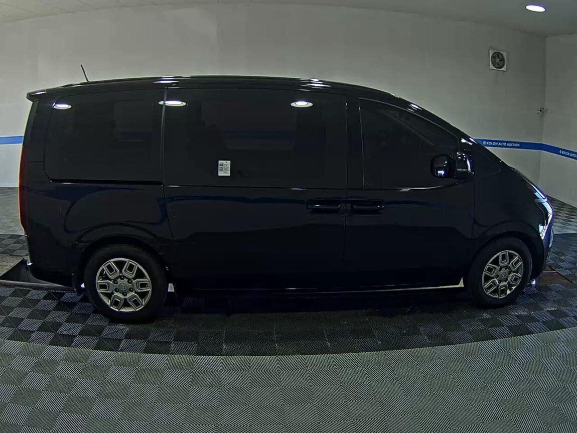 HYUNDAI STARIA 2.2 DIESEL TOURER 11-SEATER 2WD MODERN 2023 - zdjęcie 4