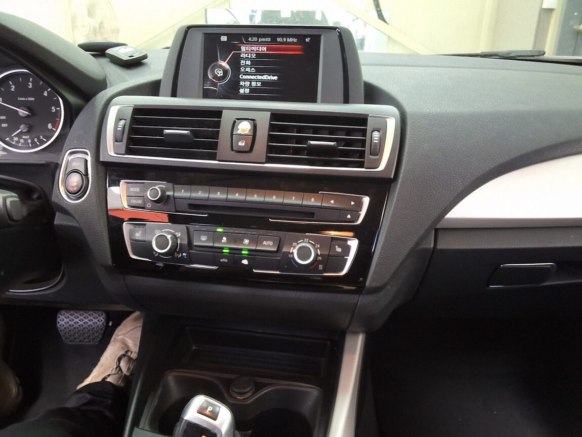 BMW 1 SERIES (2ND GEN) 5-DOOR 118d JOY 2017 - zdjęcie 24