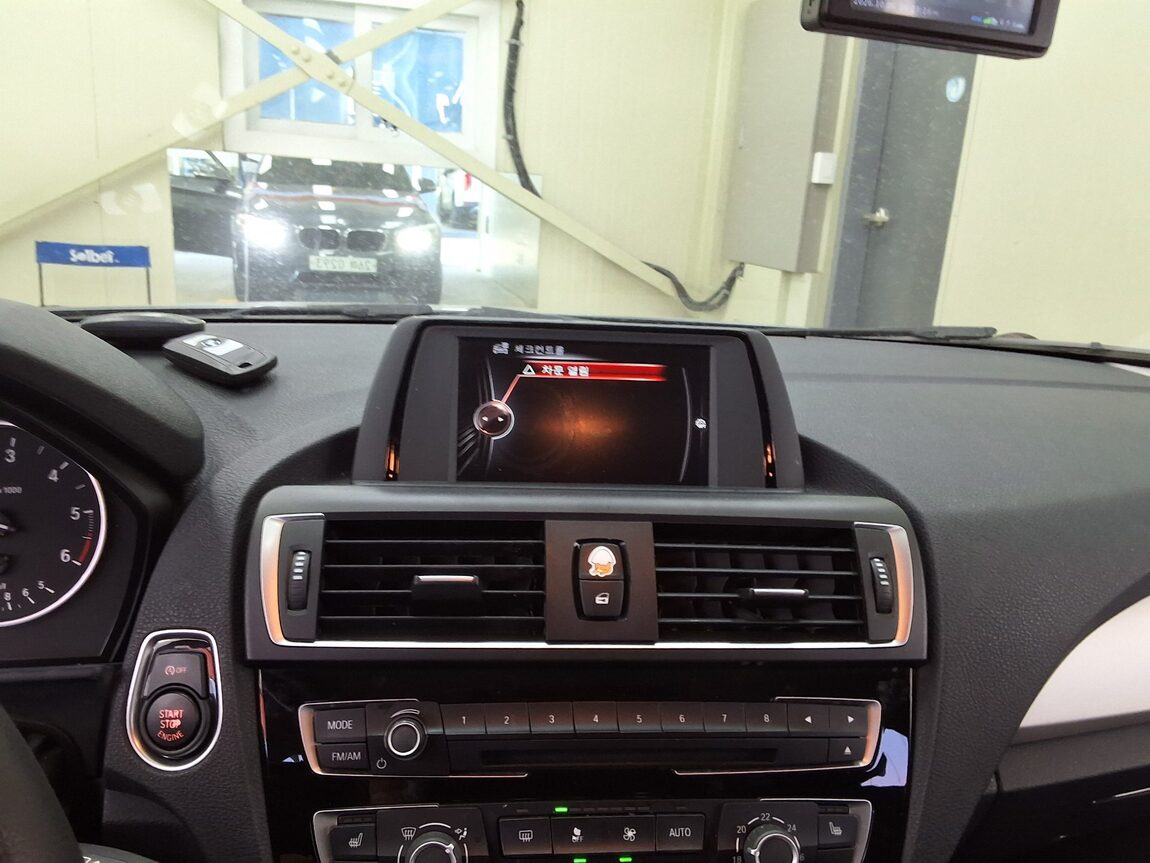 BMW 1 SERIES (2ND GEN) 5-DOOR 118d JOY 2017 - zdjęcie 26