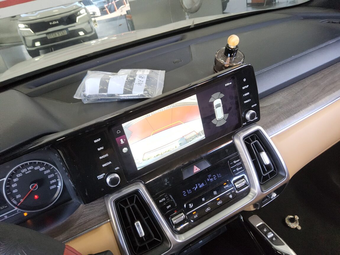 KIA NEW SORENTO (MQ4) 2.5 GASOLINE 2WD PRESTIGE 2022 - zdjęcie 17