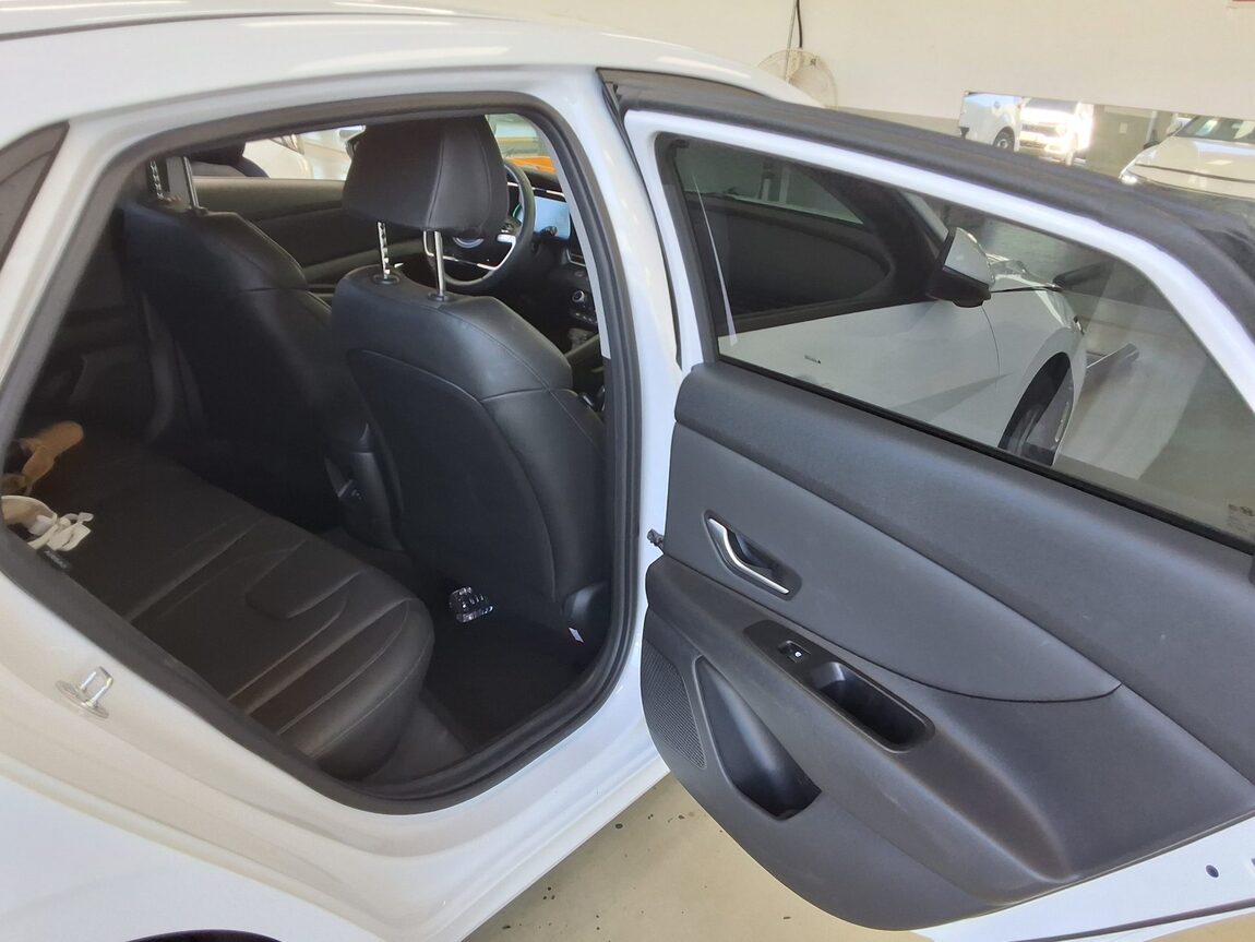 HYUNDAI THE NEW AVANTE (CN7) GASOLINE 1.6 MODERN 2024 - zdjęcie 13