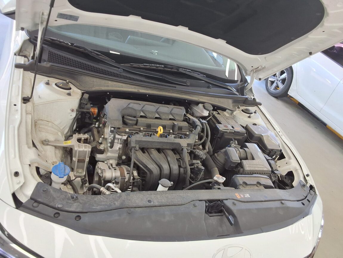 HYUNDAI THE NEW AVANTE (CN7) GASOLINE 1.6 MODERN 2024 - zdjęcie 20