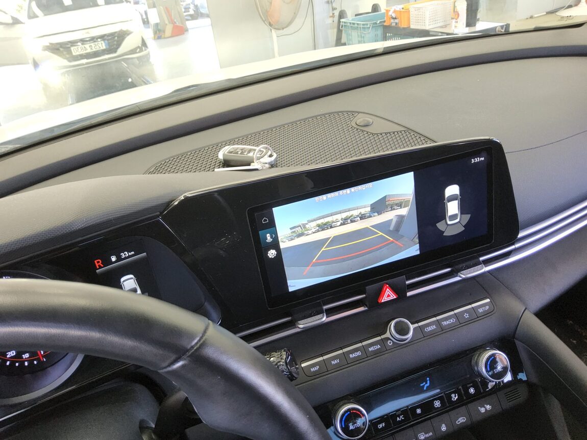 HYUNDAI AVANTE (CN7) 1.6 GASOLINE MODERN 2023 - zdjęcie 17