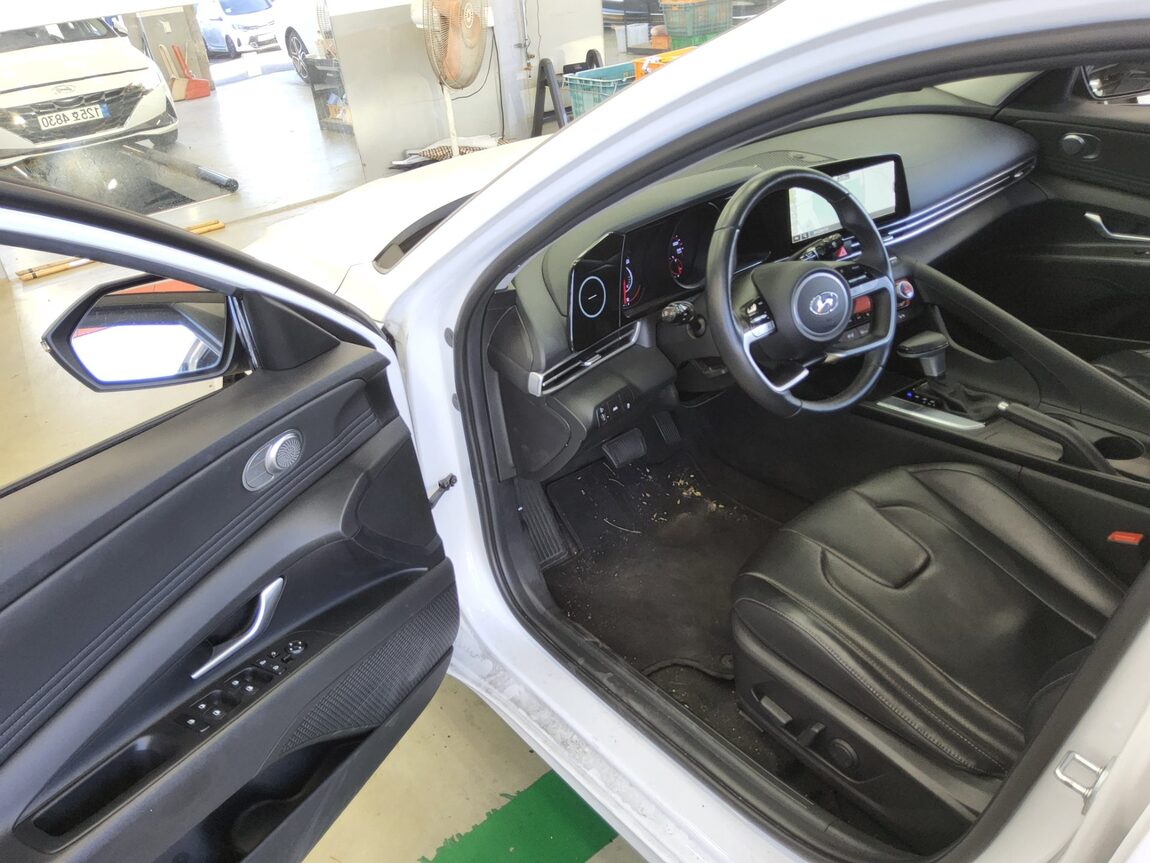 HYUNDAI AVANTE (CN7) 1.6 GASOLINE MODERN 2023 - zdjęcie 10