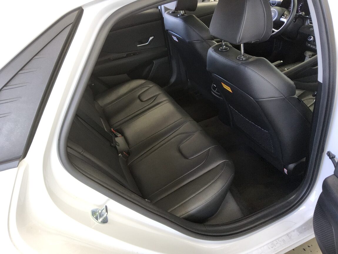 HYUNDAI AVANTE (CN7) 1.6 GASOLINE MODERN 2023 - zdjęcie 13
