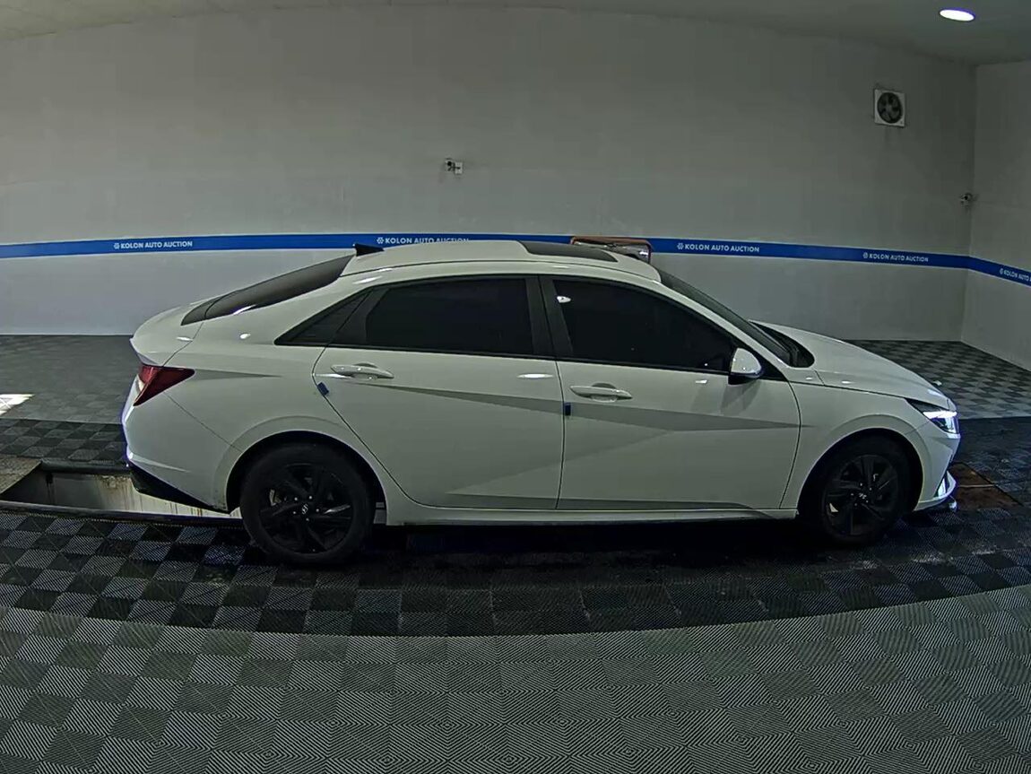 HYUNDAI AVANTE (CN7) 1.6 GASOLINE MODERN 2023 - zdjęcie 4