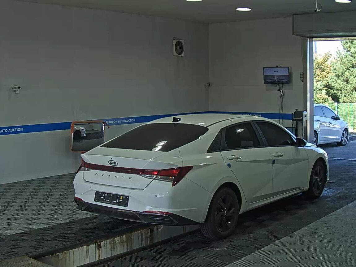 HYUNDAI AVANTE (CN7) 1.6 GASOLINE MODERN 2023 - zdjęcie 5