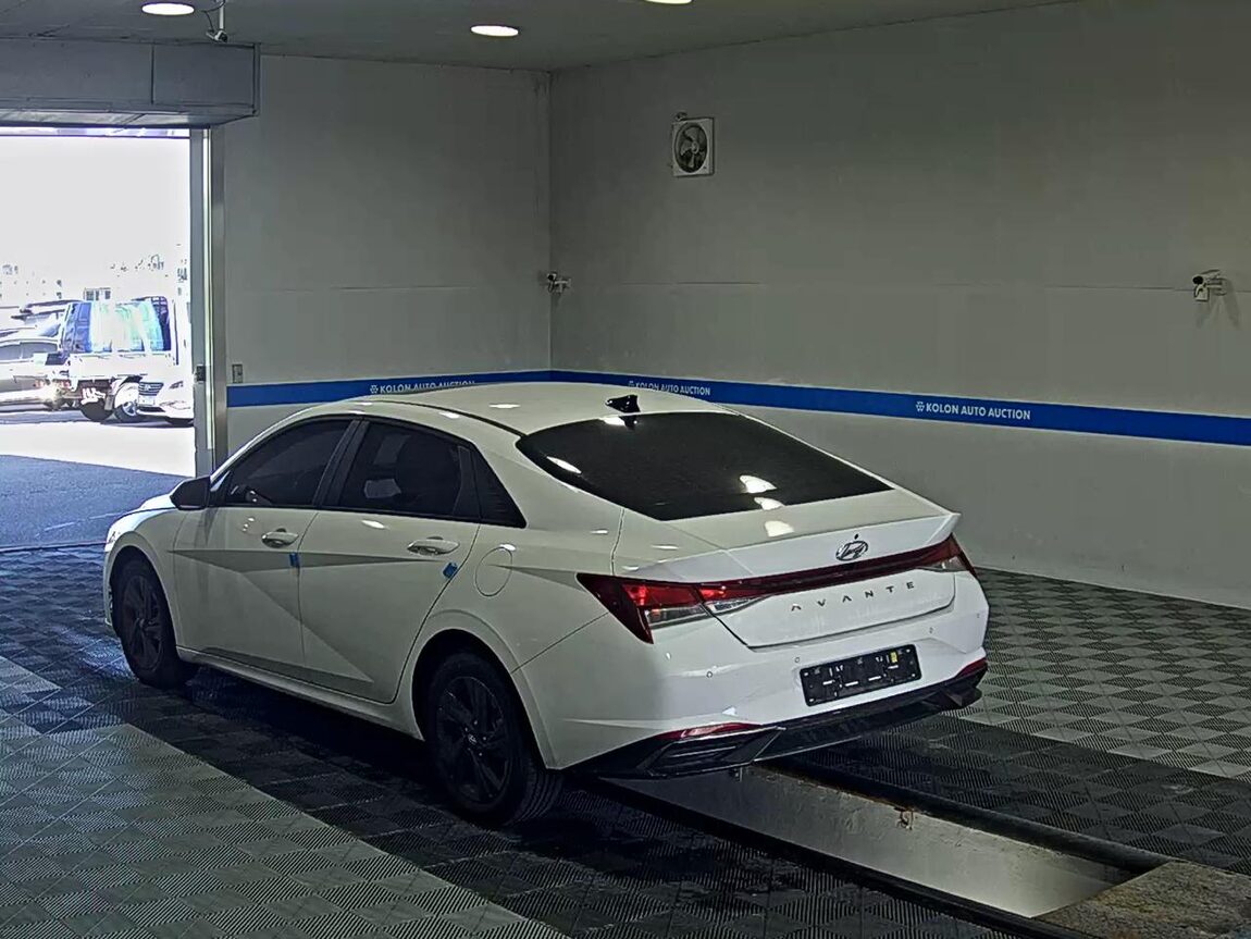 HYUNDAI AVANTE (CN7) 1.6 GASOLINE MODERN 2023 - zdjęcie 6