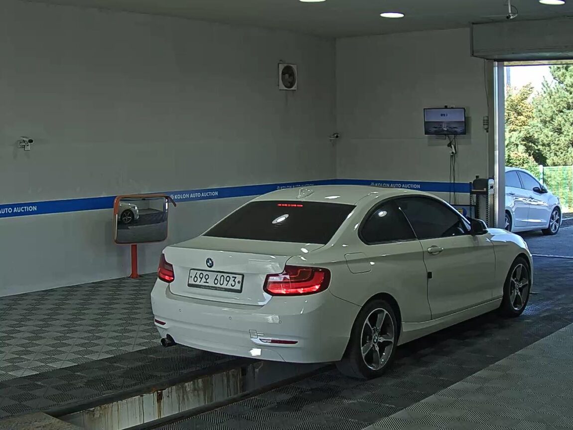 BMW 2 SERIES (1ST GEN) COUPE 220d LAUNCH PACK 2014 - zdjęcie 5