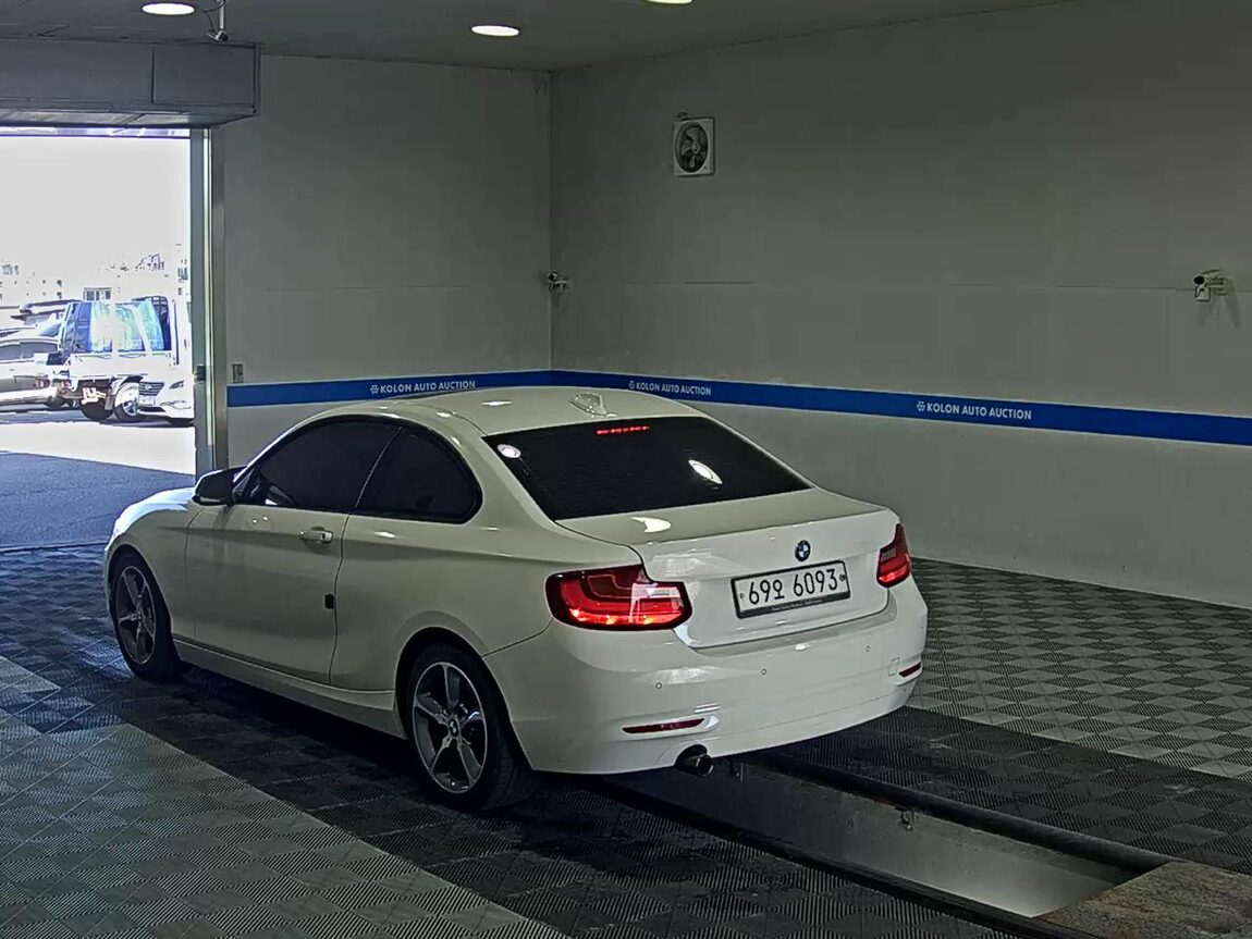 BMW 2 SERIES (1ST GEN) COUPE 220d LAUNCH PACK 2014 - zdjęcie 6