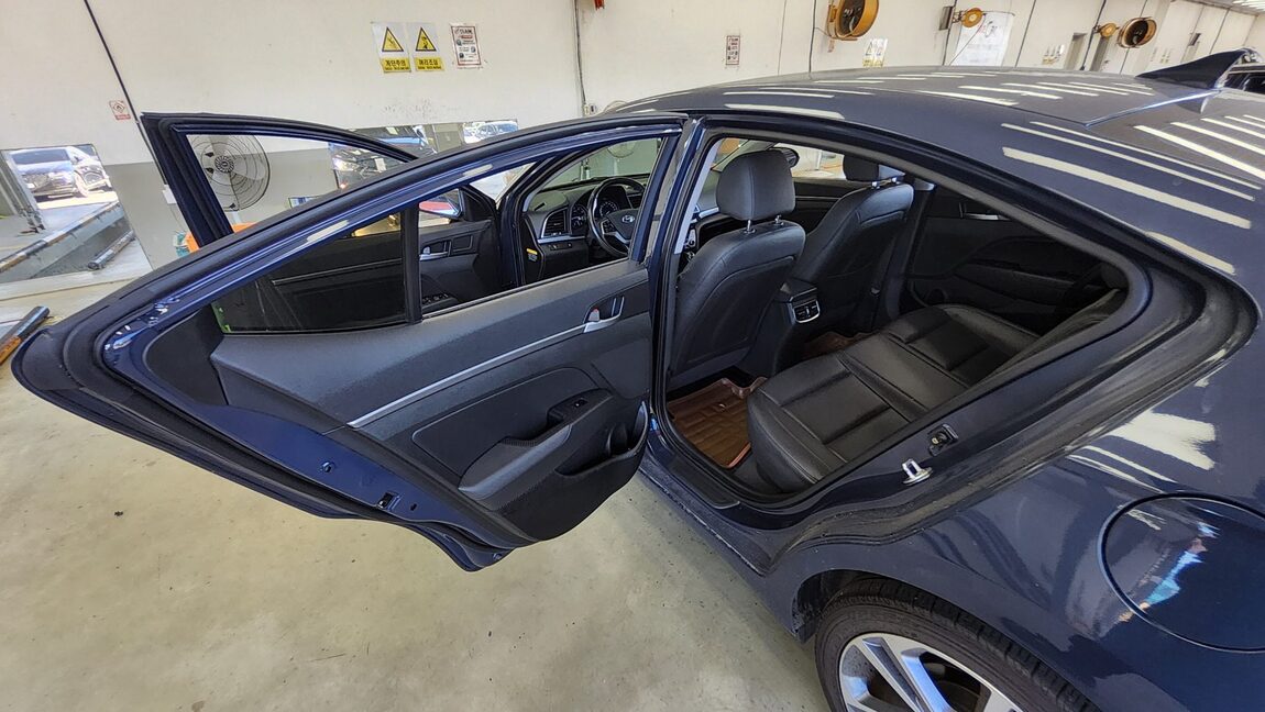 HYUNDAI AVANTE AD 1.6 GDi MODERN SPECIAL 2016 - zdjęcie 12