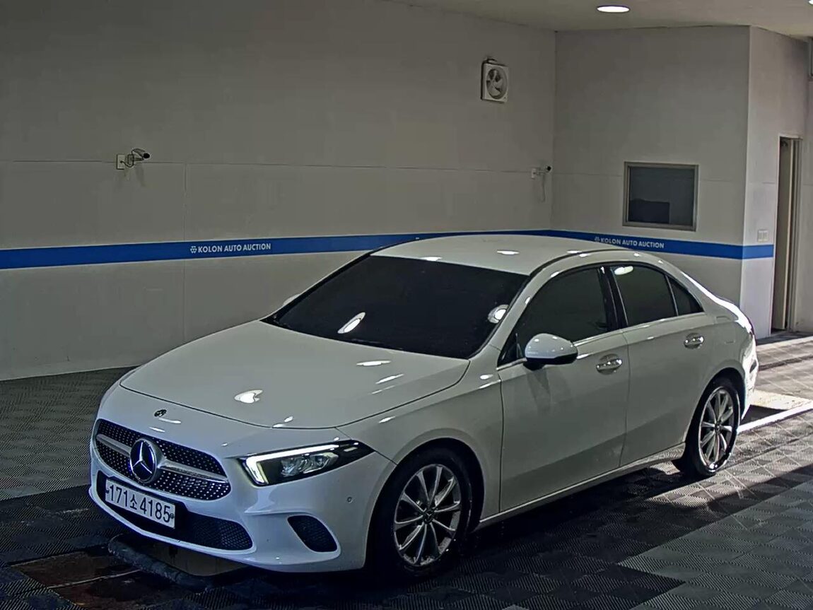 MERCEDES-BENZ A-CLASS (4TH GEN) A220 SEDAN 2020 - zdjęcie 2