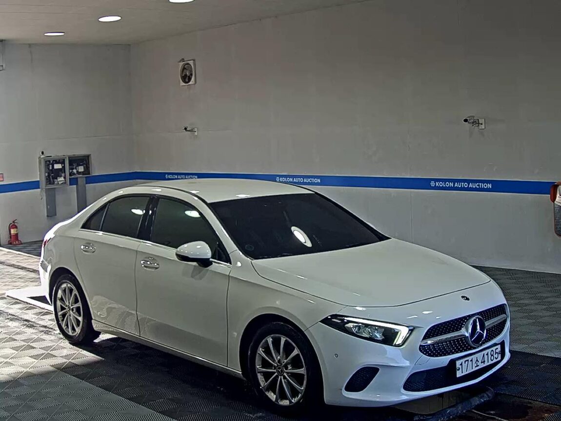 MERCEDES-BENZ A-CLASS (4TH GEN) A220 SEDAN 2020 - zdjęcie 3