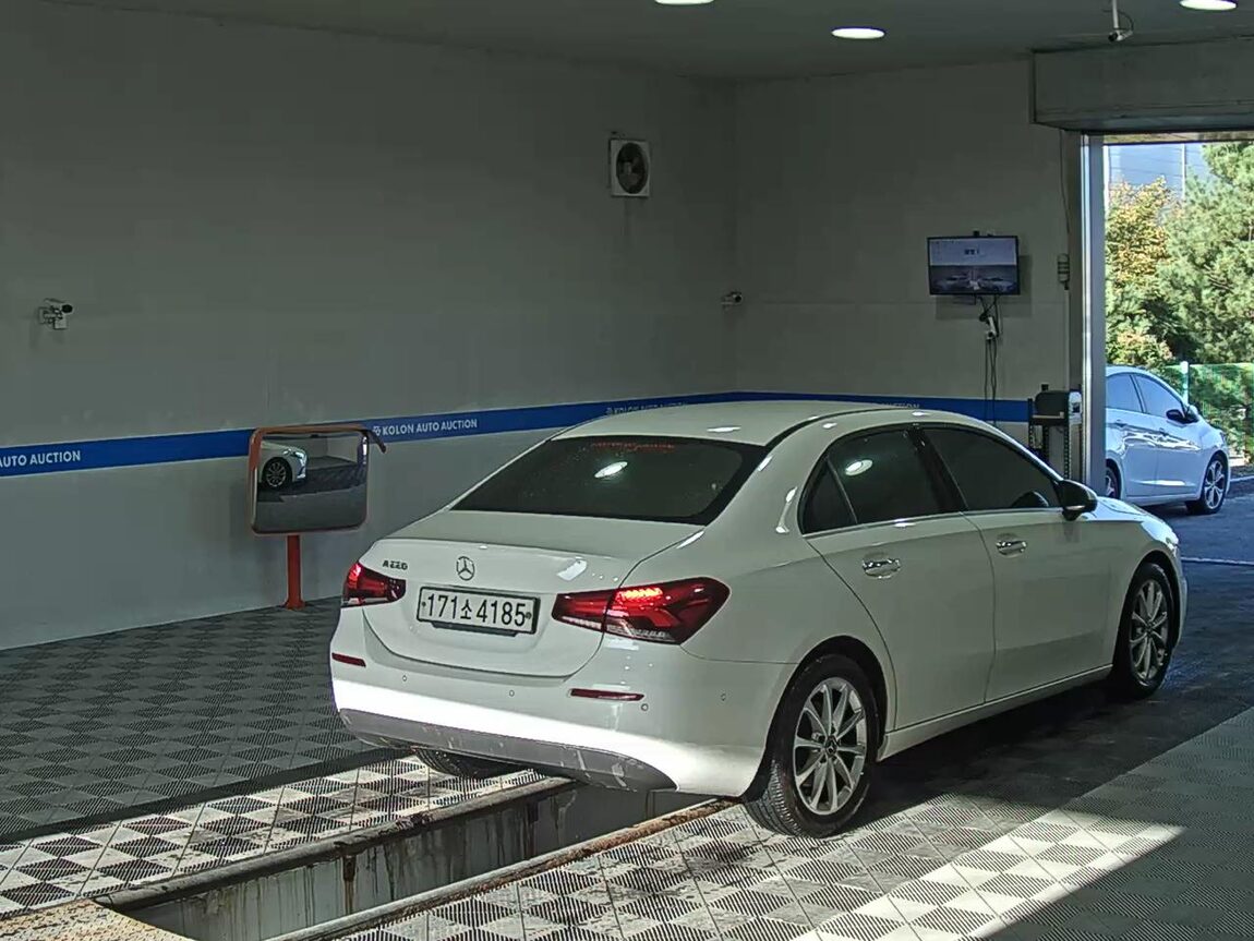 MERCEDES-BENZ A-CLASS (4TH GEN) A220 SEDAN 2020 - zdjęcie 5