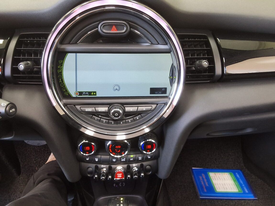 MINI COOPER (3RD GEN) 5-DOOR 1.5 HIGH 2015 - zdjęcie 24