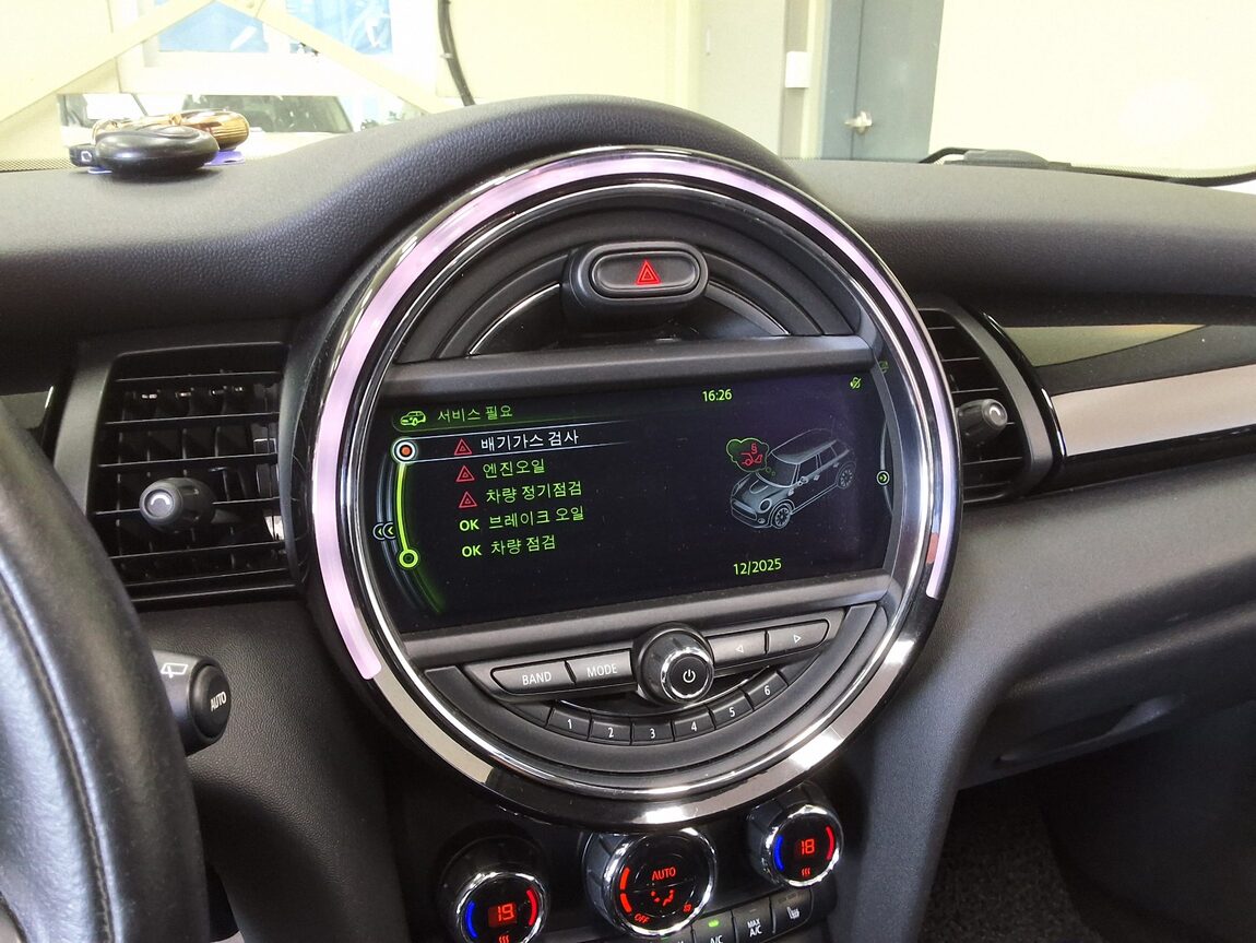 MINI COOPER (3RD GEN) 5-DOOR 1.5 HIGH 2015 - zdjęcie 26