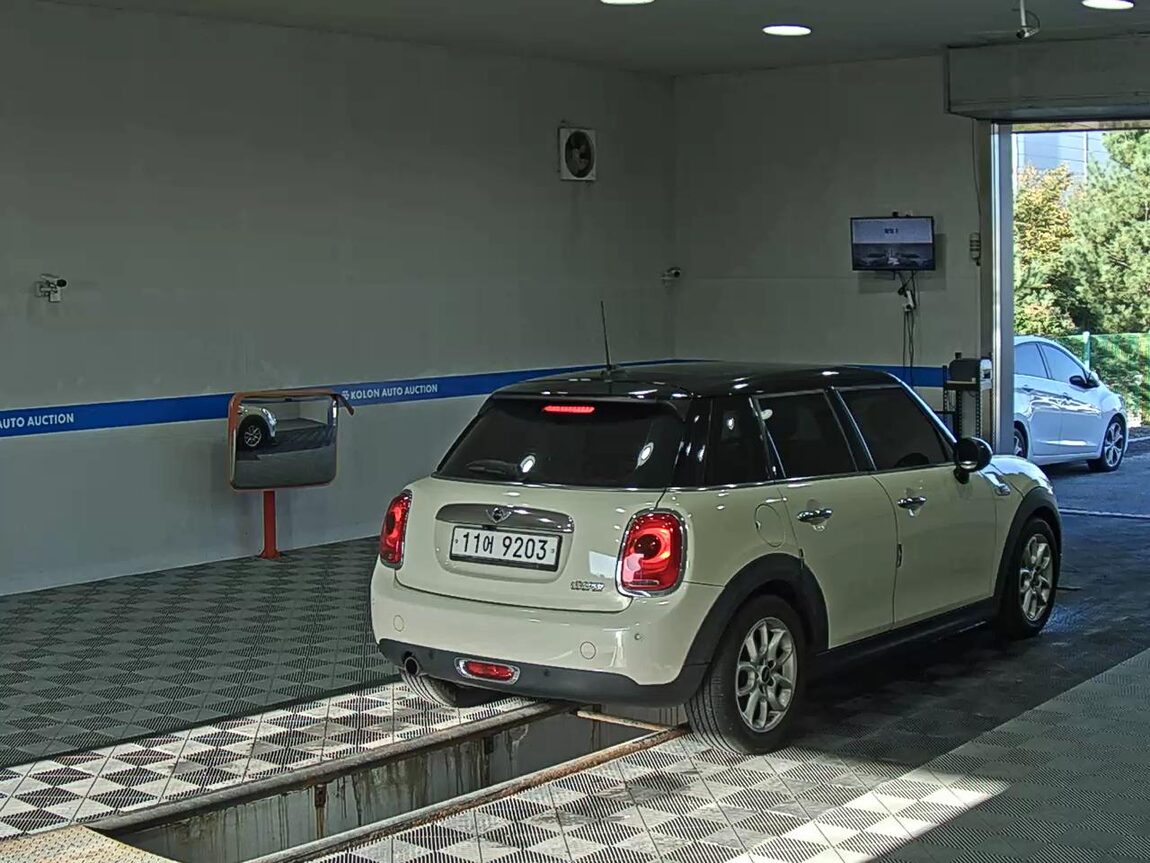 MINI COOPER (3RD GEN) 5-DOOR 1.5 HIGH 2015 - zdjęcie 5