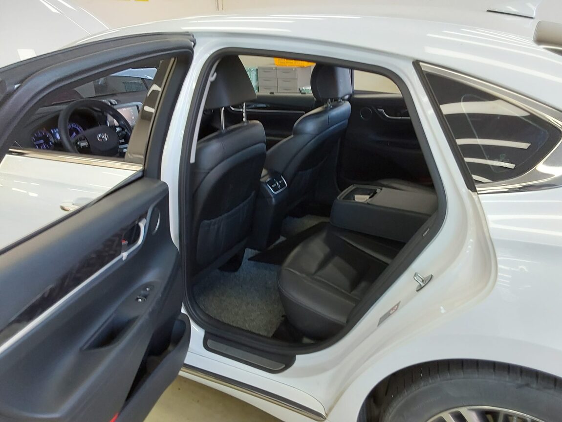 HYUNDAI GRANDEUR IG 2.4 GDi PREMIUM 2018 - zdjęcie 12