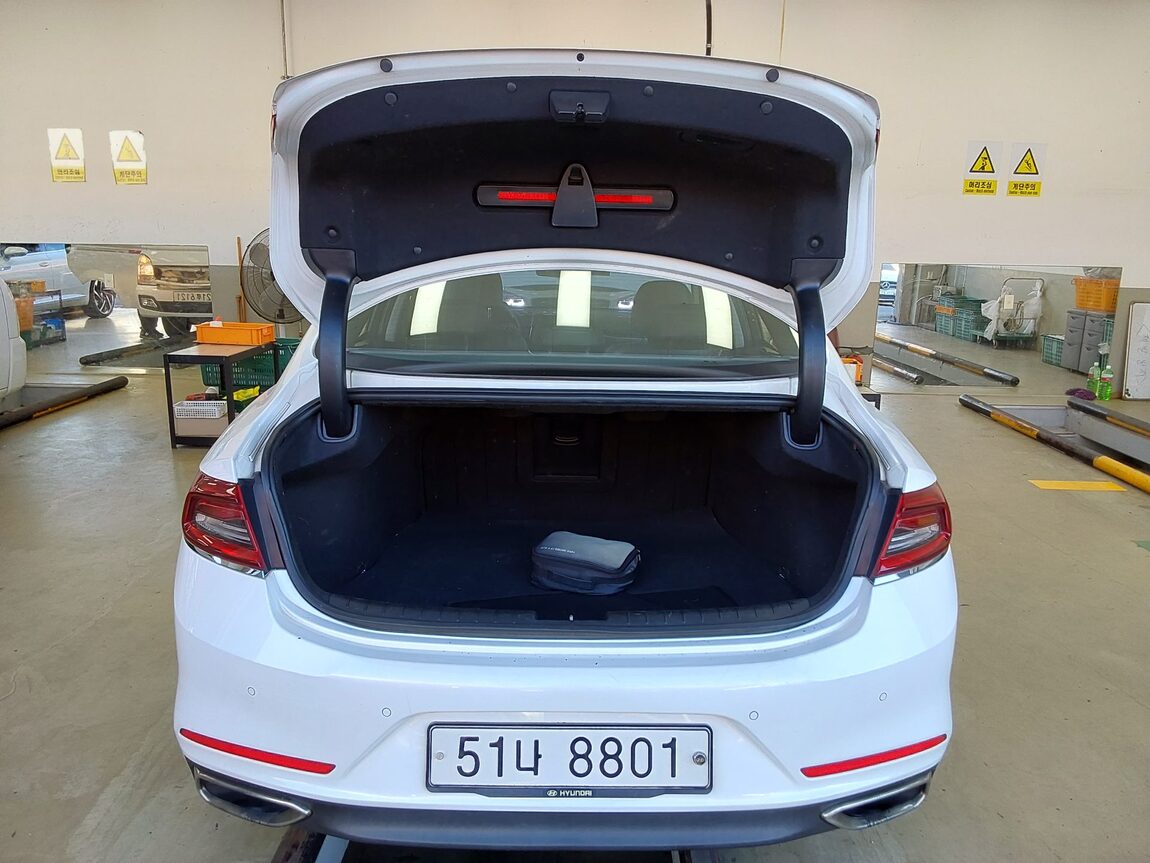 HYUNDAI GRANDEUR IG 2.4 GDi PREMIUM 2018 - zdjęcie 15